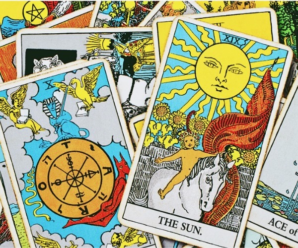 Cartomante clara: scopri il futuro con i tarocchi