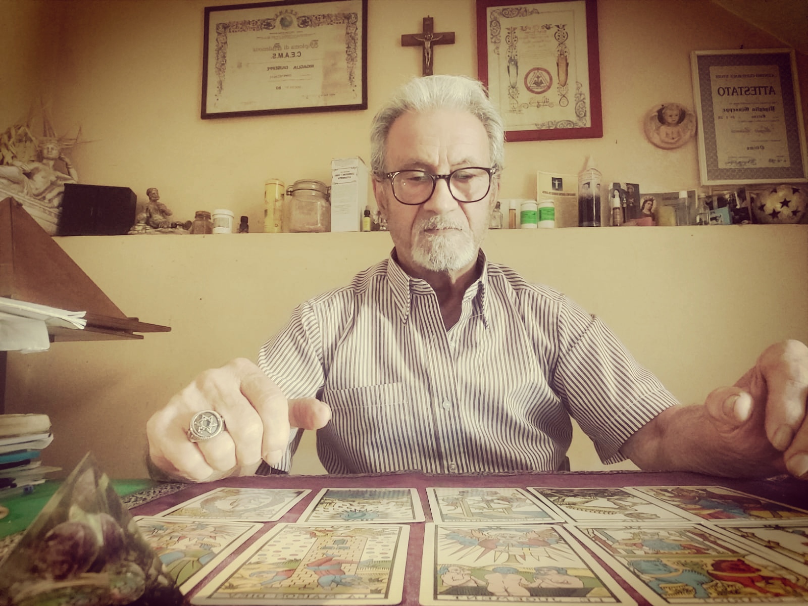 Cartomante,  sensitivo unisce amore impossibile 